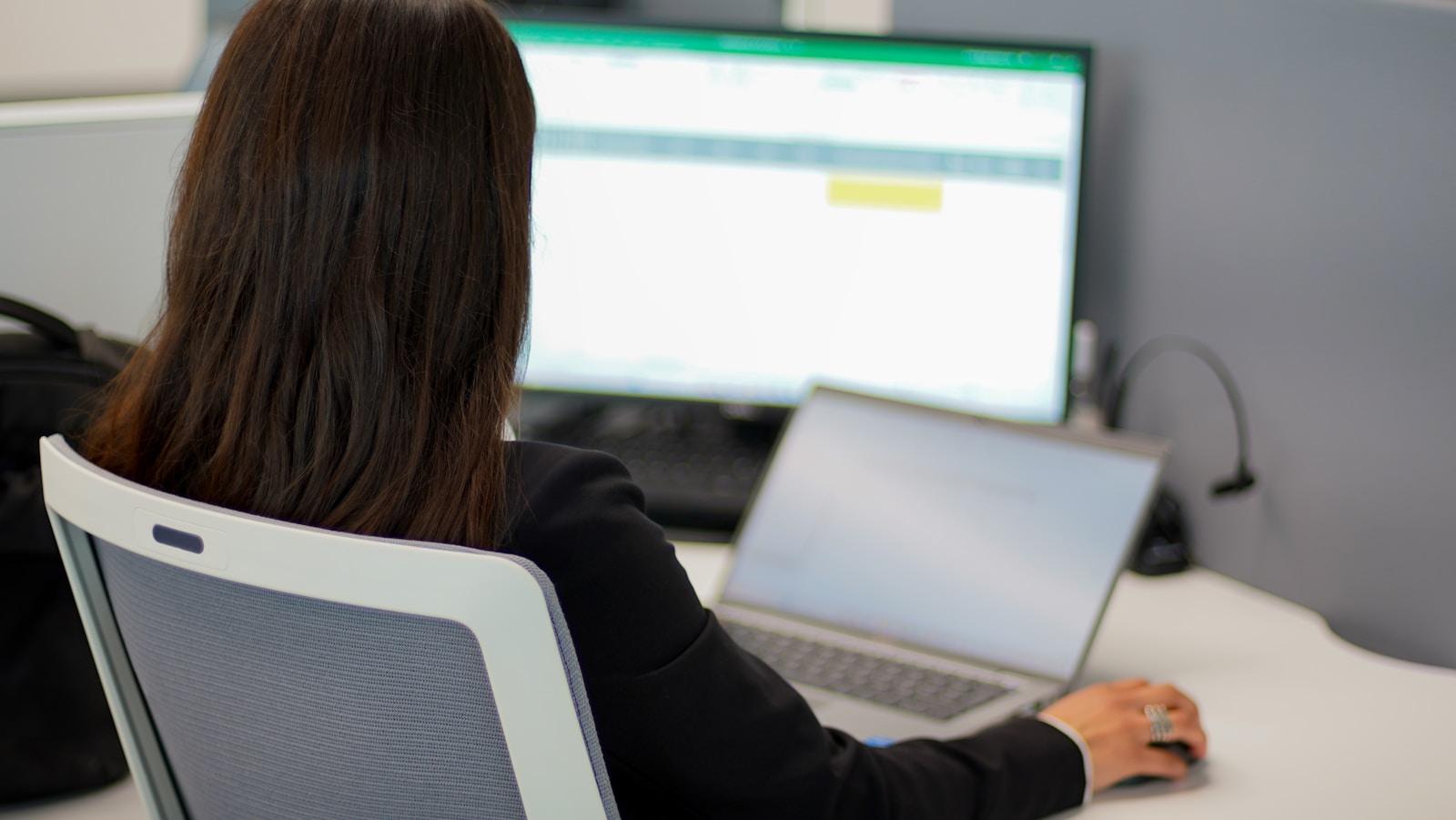 Quem domina Excel ganha tempo, e tempo virou uma das moedas mais valiosas do mercado