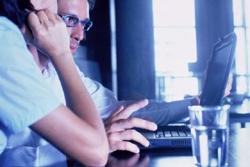 Varejista usa lan house para treinar pessoal