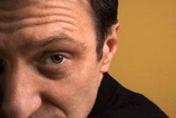 O poder dos gestos, olhares e emoções no ambiente empresarial.