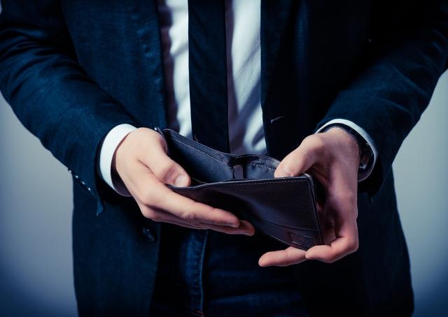 Costume de chegar atrasado a compromissos pode ser sinal de descontrole financeiro