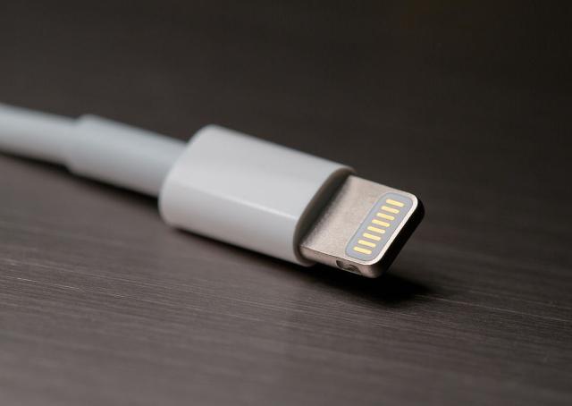 Europa aprova lei que obriga carregador padronizado para dispositivos eletrônicos