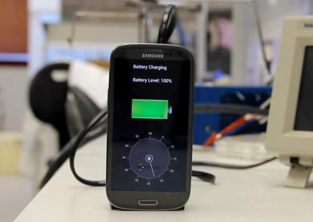 Startup cria carregador que leva celular a 100% de bateria em 30 segundos