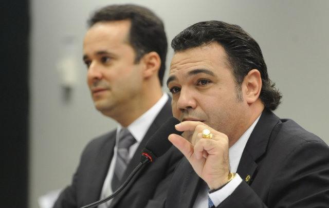 Comissão presidida por Marco Feliciano aprova 'cura gay'