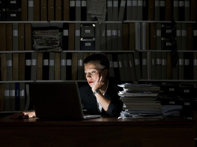 Trabalho noturno desgasta e inverte o relógio biológico, mas legislação prevê recompensas