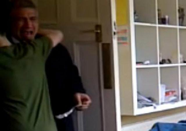 Pai chora ao saber que filho passou em matemática