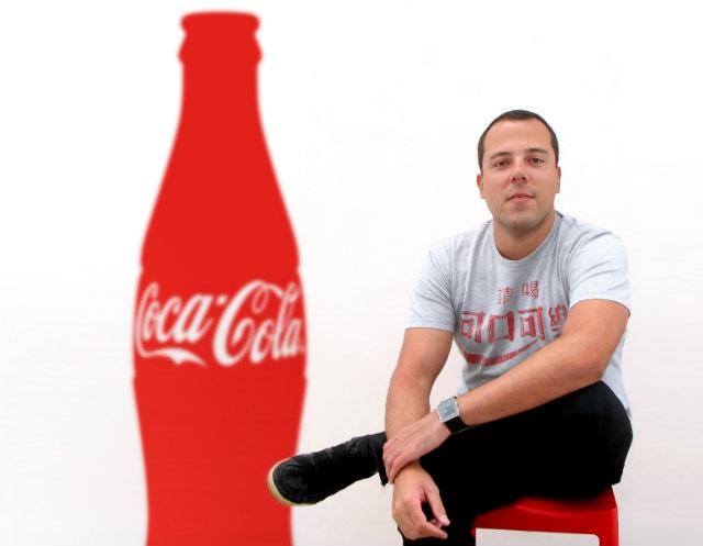 O brasileiro que veste a Coca-Cola