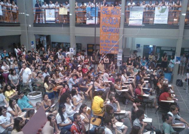 Assembleia decide proibir empresas juniores em Centro da UFSC