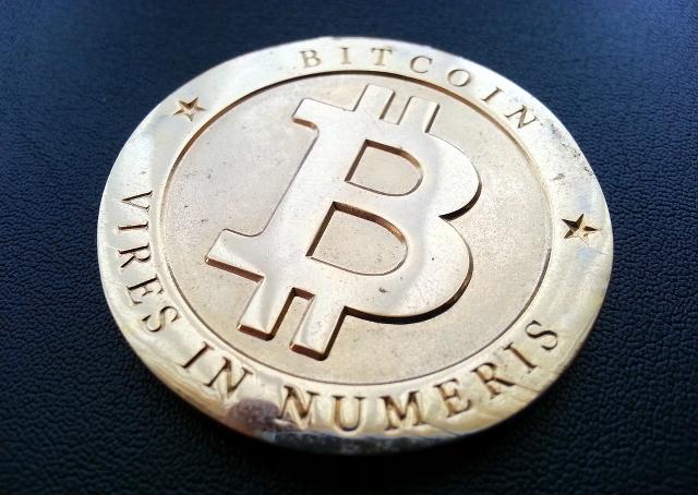 Bitcoin ultrapassa patamar de US$1 mil pela primeira vez
