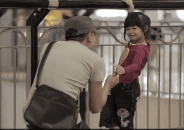 Campanha mostra o que pode acontecer quando você não vigia seus filhos