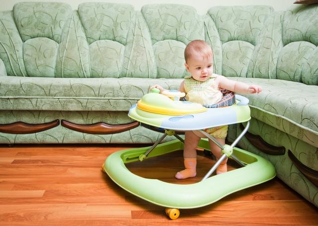 Vendas de andadores para bebês são proibidas em todo o Brasil