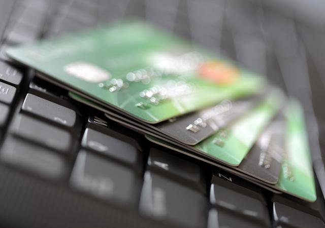 Projeto obriga sites de e-commerce a incluir informações sobre responsáveis