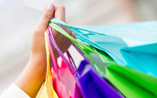 Pesquisa aponta que compras por impulso estão relacionadas à baixa autoestima e à insatisfação com a aparência