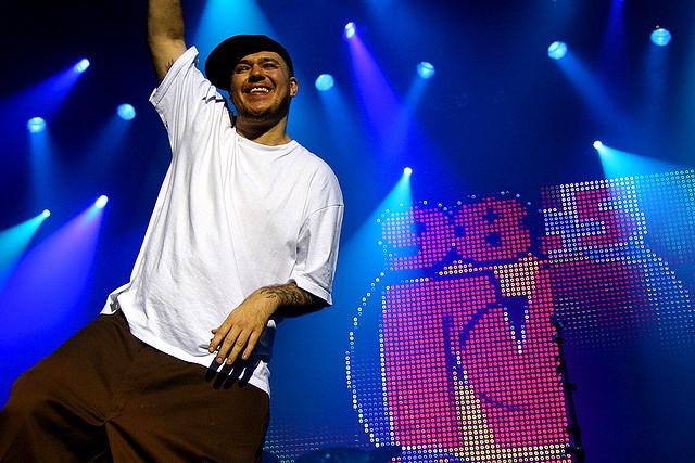 Chorão, vocalista da banda Charlie Brown, é encontrado morto no próprio apartamento