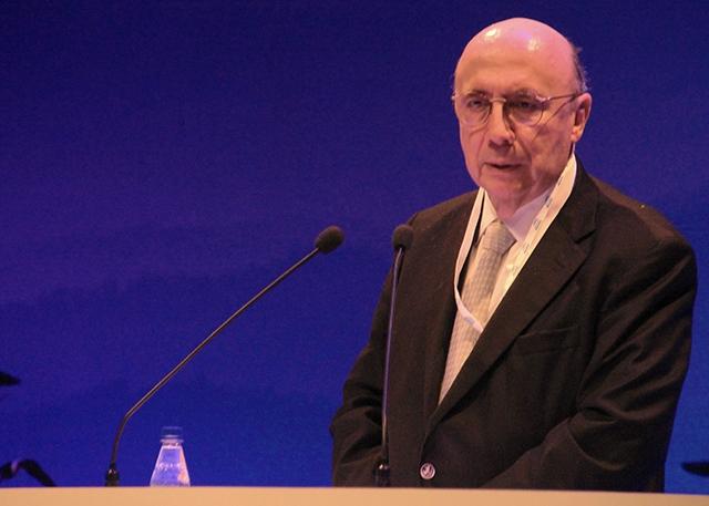 Um diagnóstico do Brasil: como atingir o pleno desenvolvimento?