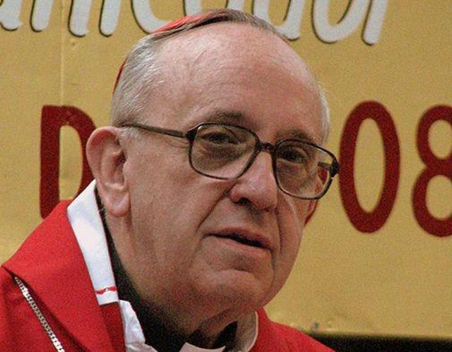 Papa Francisco lava pés de prisioneiros