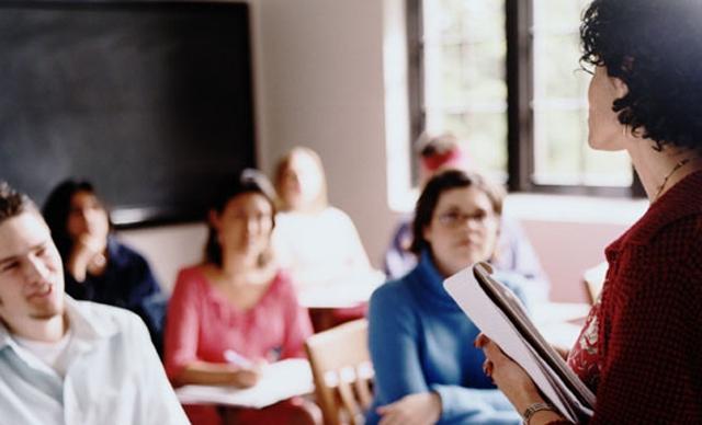 MEC anuncia programa que dará bolsas de R$ 400 reais para estudantes de ensino superior de baixa renda