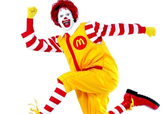 McDonald’s deverá indenizar cliente atingida por dejetos de fossa em lanchonete da rede