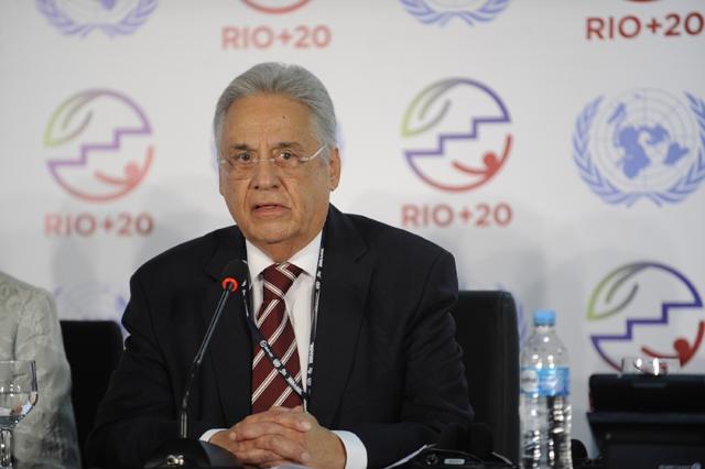 Summit: Brasil precisa retomar reformas para crescer mais, diz FHC