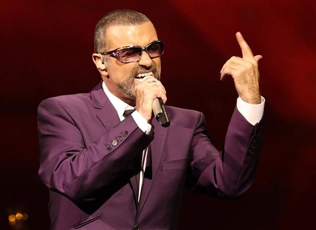 Cantor George Michael está em observação por lesão na cabeça