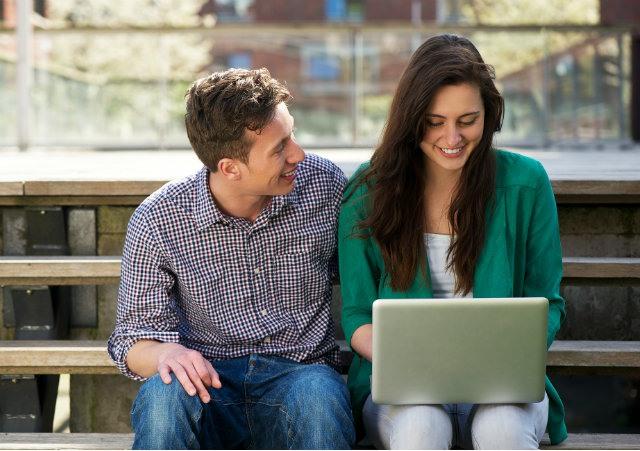 Cresce o acesso em sites de humor e relacionamentos por brasileiros, afirma pesquisa