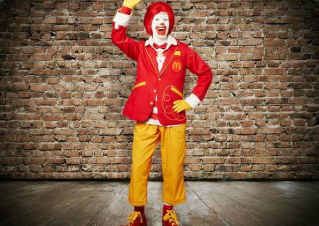Ronald McDonald de roupa nova