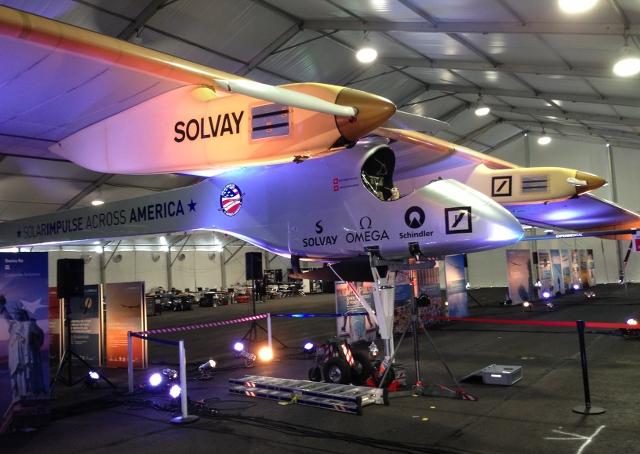 Avião movido a luz solar dará volta ao mundo