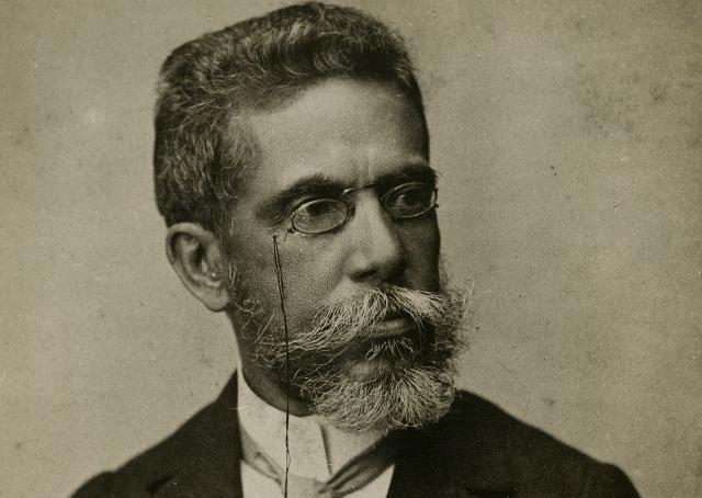 Escritora quer 'facilitar' linguagem de Machado de Assis