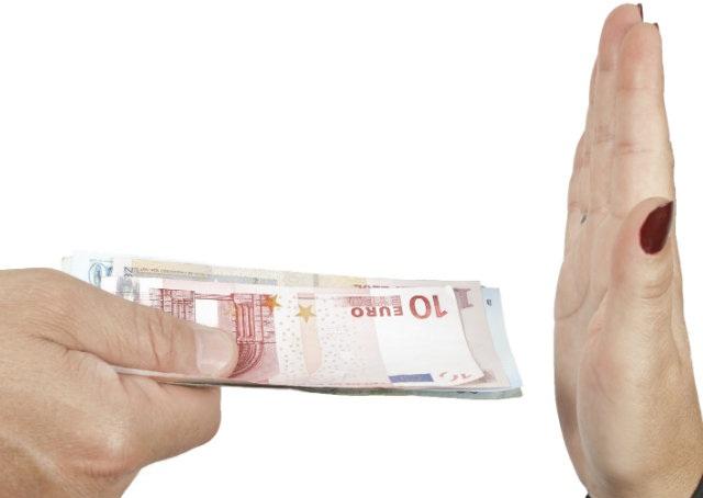 Eleitores suíços rejeitam maior salário mínimo do mundo
