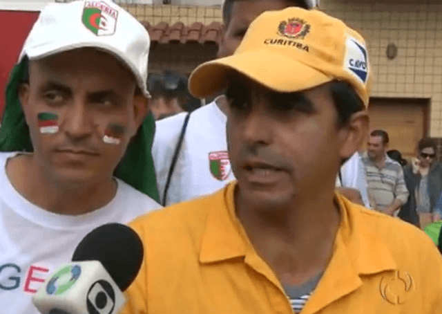 Fifa premia garis que devolveram ingresso da Copa achado no chão