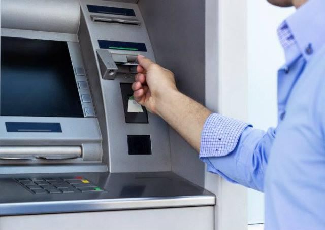 Grandes bancos fecham acordo para consolidar caixas eletrônicos fora de agências