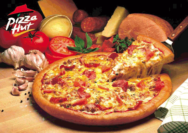 Pizza Hut desenvolve tanque que atira pizzas de verdade
