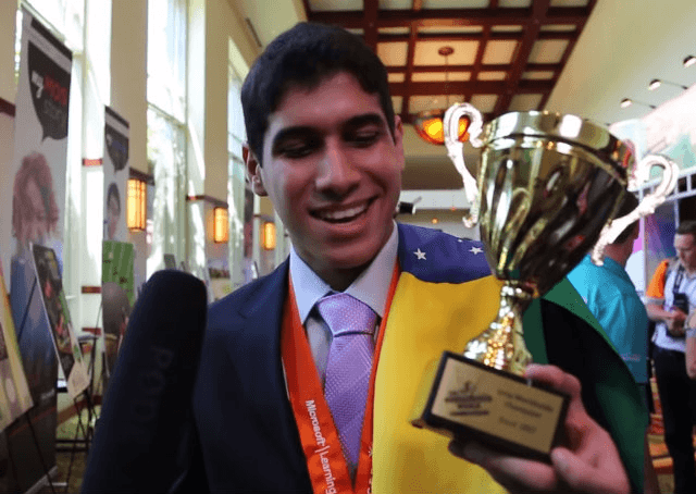 Estudante brasileiro consagra-se campeão mundial de Excel