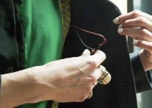 Roupa absorve luz do sol para carregar celulares