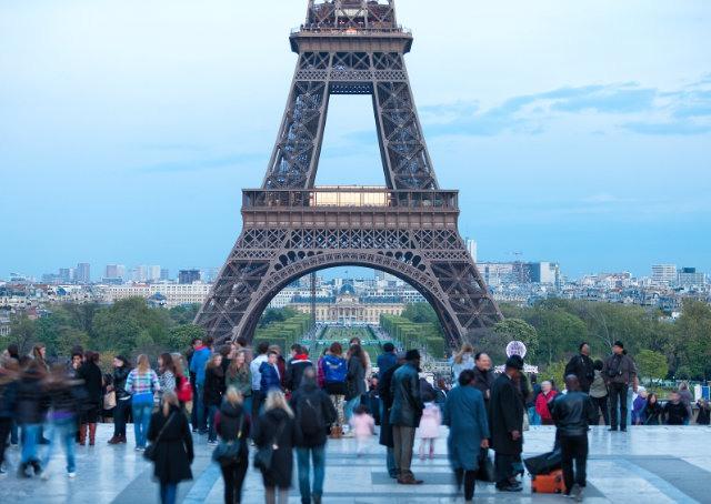 CVC deverá indenizar casal deportado de Paris