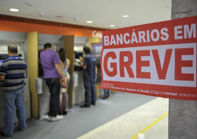Bancários rejeitam proposta de bancos e decidem por greve no país