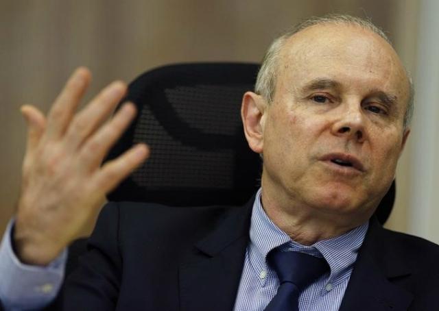 Combate eficiente à inflação não requer juros altos, diz Mantega