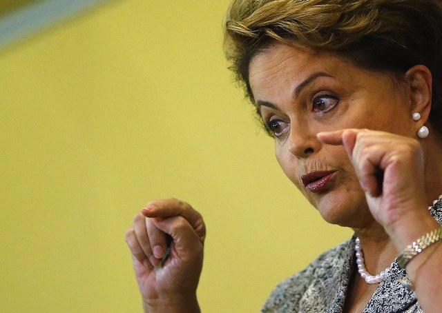 TSE proíbe Veja de fazer propaganda de capa com acusações a Lula e Dilma