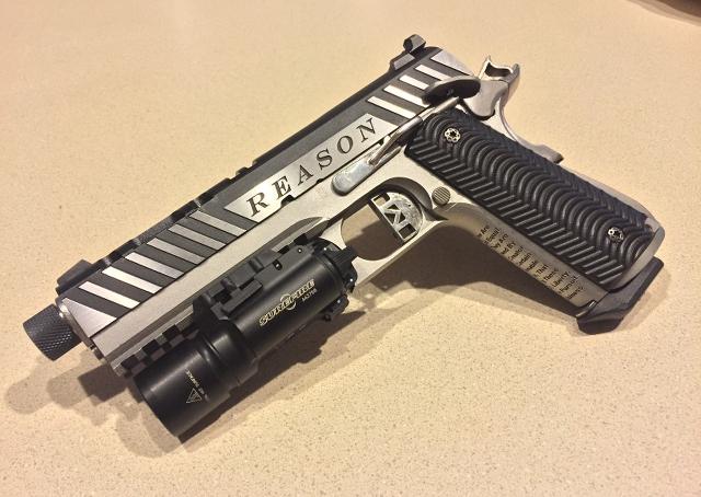 Norte-americano cria pistola estilizada usando impressão em 3D