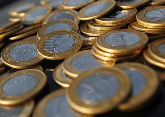 Economistas elevam projeção para a Selic a 12% em 2015