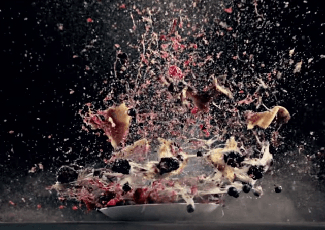Comida que engorda explode em comercial da Electrolux