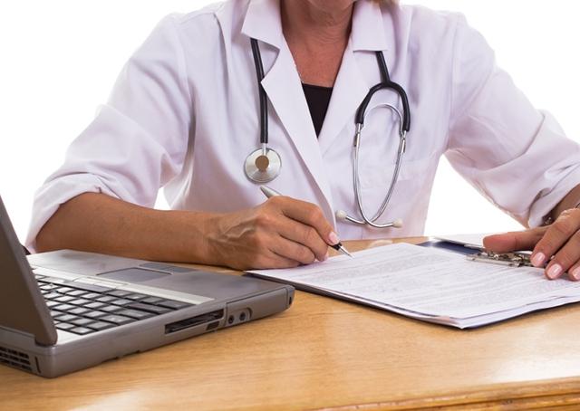 Você sabe o que pode acontecer com quem falsifica um atestado médico?