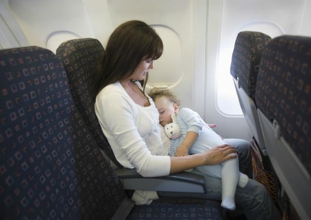 Anac planeja liberar empresas para cobrar passagens de bebês