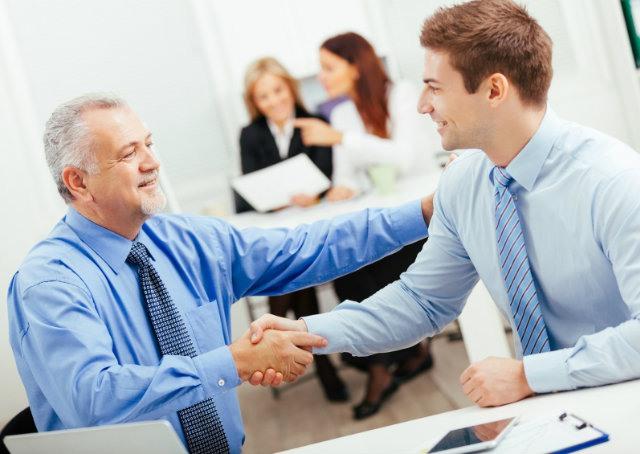 Como gerenciar processos financeiros com clientes e fornecedores?