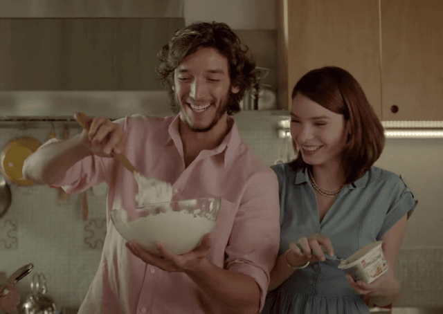 Comercial ao contrário mostra a origem do "posso repetir?"