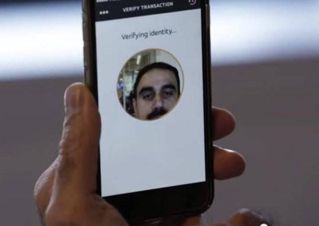MasterCard usa selfie como senha para compra online