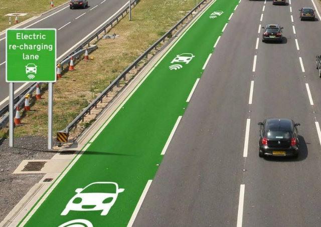 Inglaterra testa estrada que recarrega carros elétricos durante o percurso
