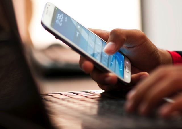 Uso da internet pelo celular cresce entre os brasileiros, revela pesquisa