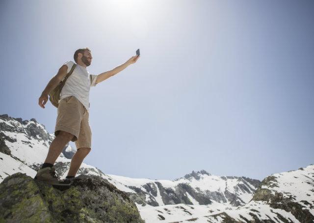 Selfies já matam mais do que ataques de tubarões em 2015