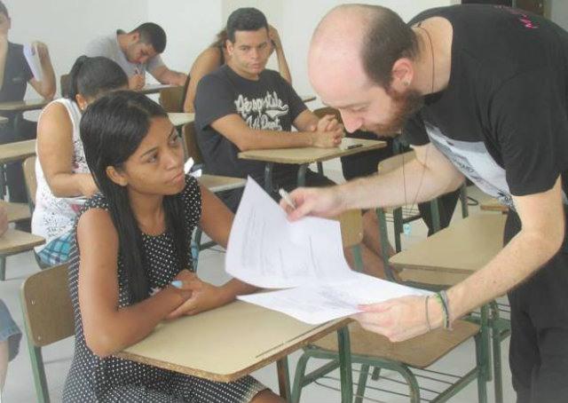 Britânico abre escola de inglês gratuita na Rocinha