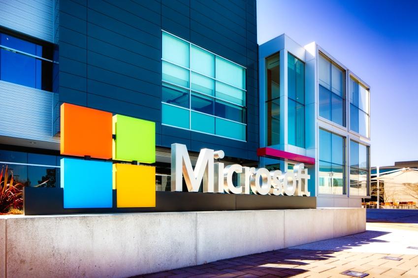 Microsoft demite metade dos funcionários e fecha fábrica no Brasil